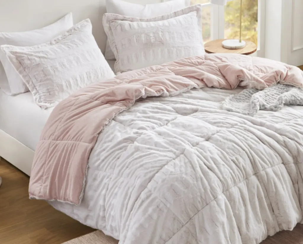 GiaFauxFurComforterSetBlushRoomPLPJuly202501