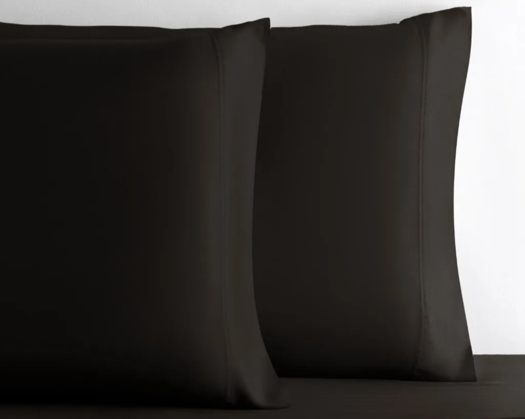 RetreatPillowcaseBlackSandDetailPLPAltApr202601